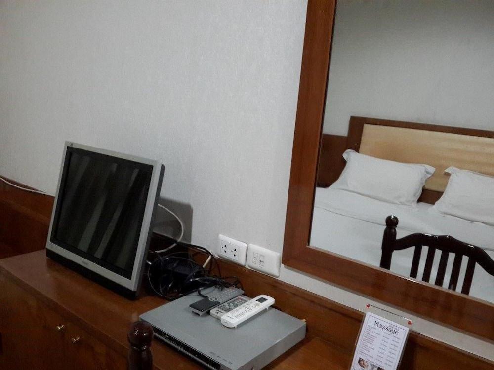 Sun City Hotel Бангкок Экстерьер фото
