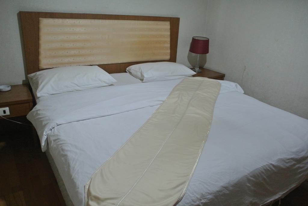 Sun City Hotel Бангкок Номер фото
