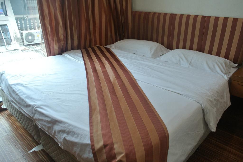 Sun City Hotel Бангкок Экстерьер фото