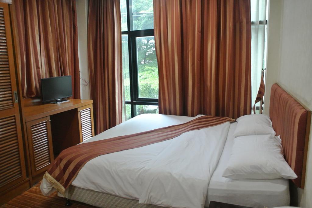 Sun City Hotel Бангкок Экстерьер фото