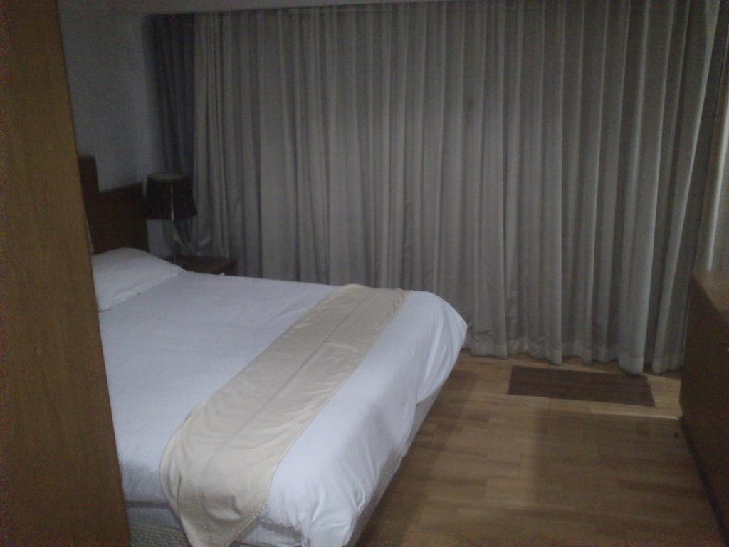 Sun City Hotel Бангкок Экстерьер фото